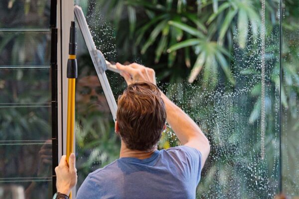 indoor-window-cleaning-